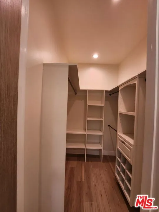 16641 McCormick Street Encino, CA 91436