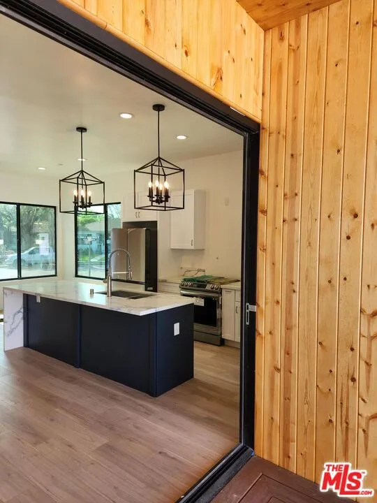 16641 McCormick Street Encino, CA 91436