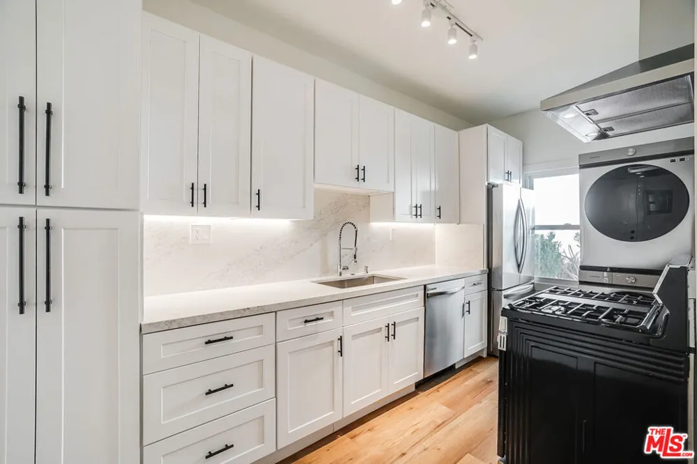 151 Swall Drive #1 Beverly Hills, CA 90211