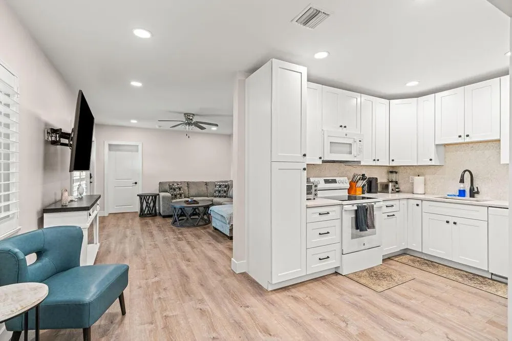 916 W DUVAL STREET Lantana, FL 33462