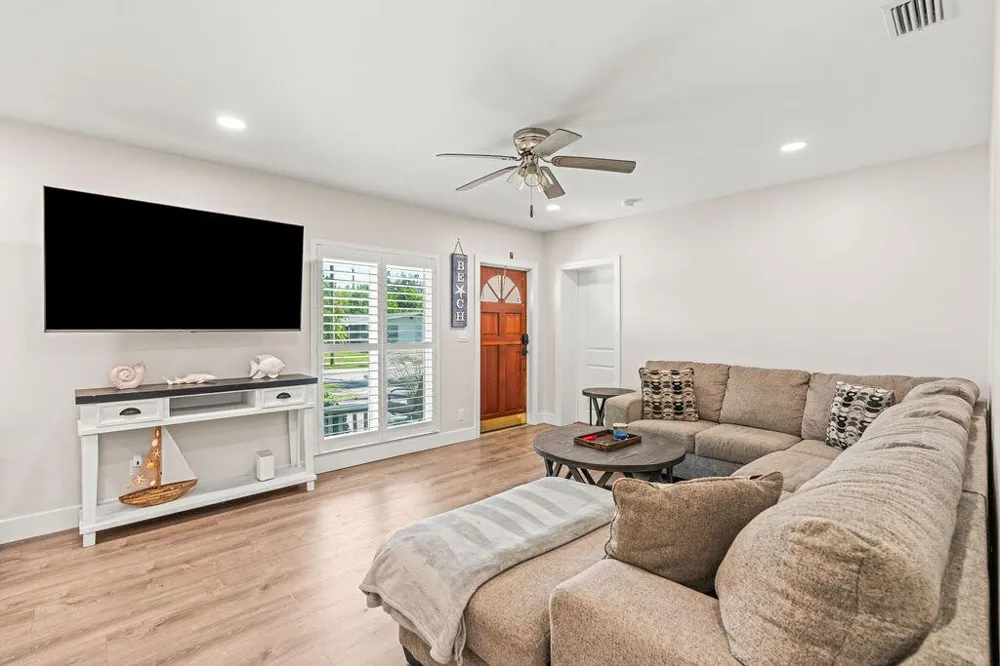 916 W DUVAL STREET Lantana, FL 33462