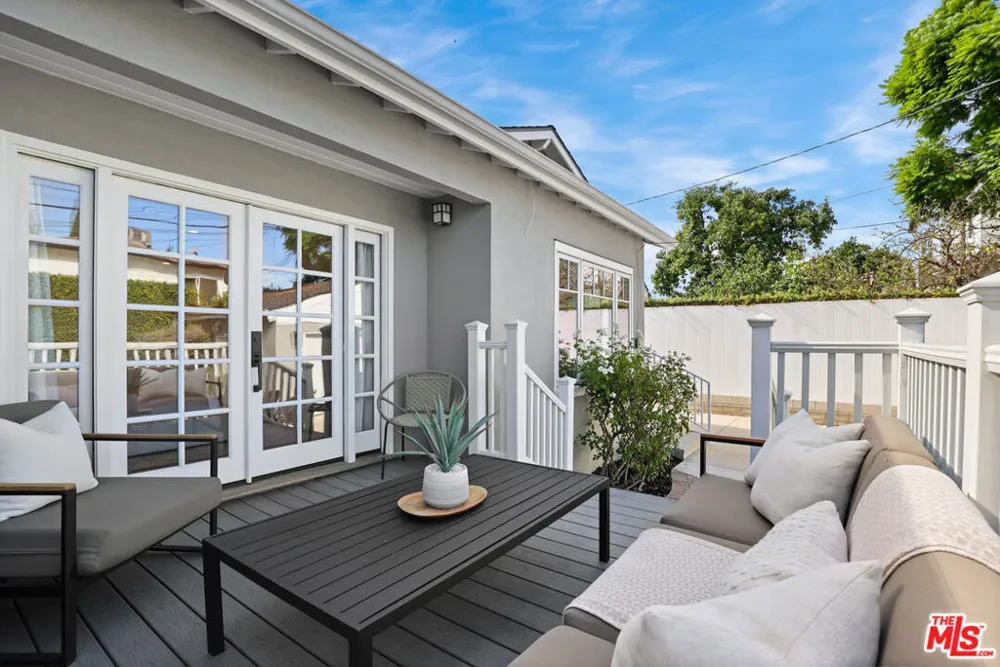 4324 Kraft Avenue Studio City, CA 91604