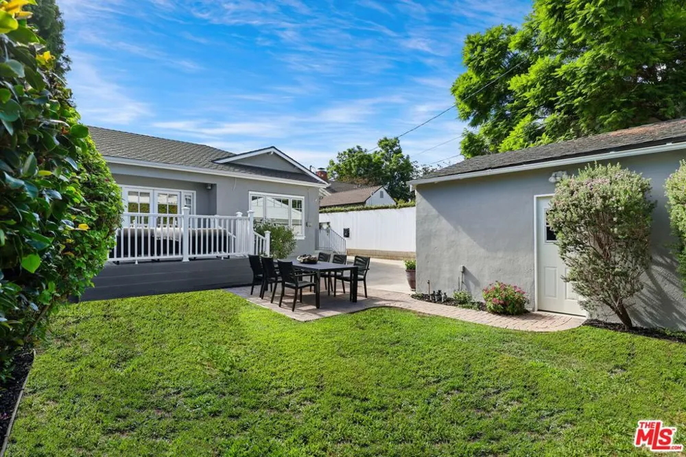 4324 Kraft Avenue Studio City, CA 91604