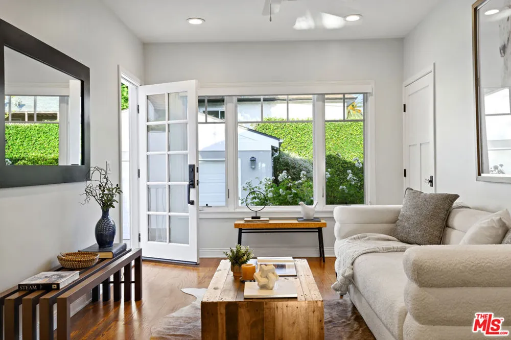 4324 Kraft Avenue Studio City, CA 91604