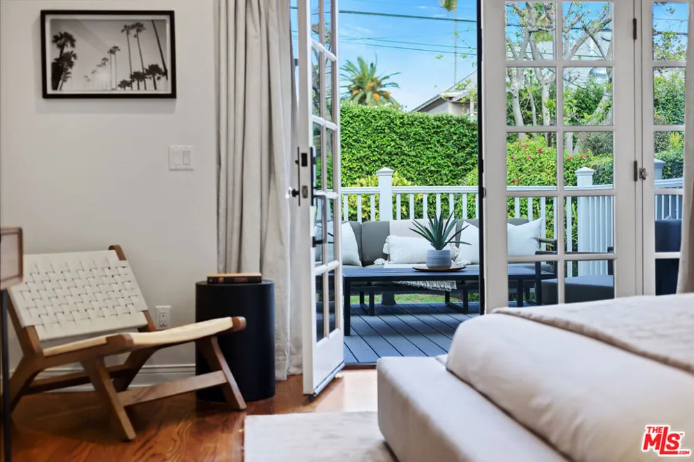 4324 Kraft Avenue Studio City, CA 91604