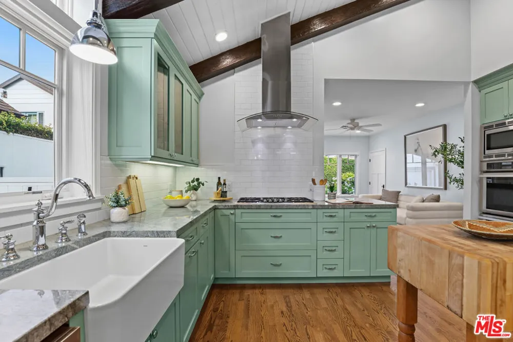4324 Kraft Avenue Studio City, CA 91604