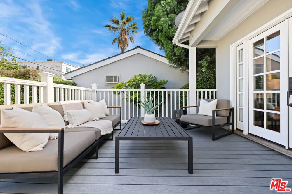 4324 Kraft Avenue Studio City, CA 91604