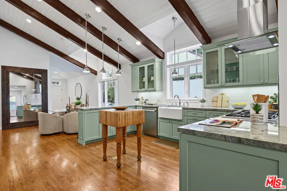 4324 Kraft Avenue Studio City, CA 91604