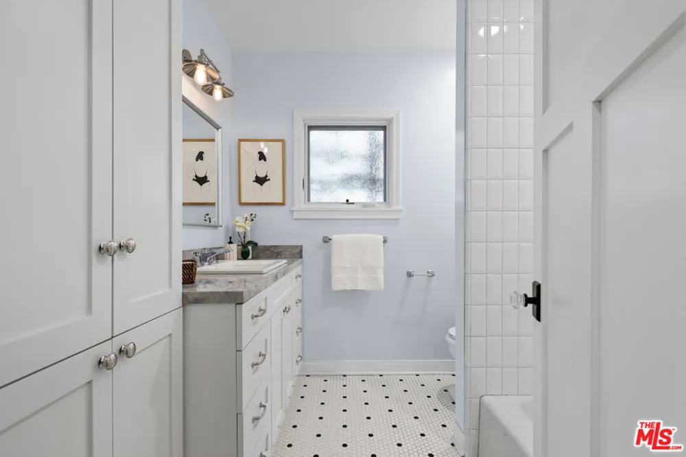 4324 Kraft Avenue Studio City, CA 91604