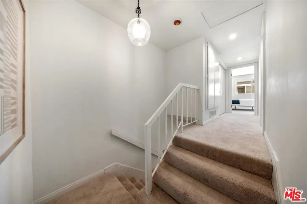 17173 Palisades Circle Pacific Palisades, CA 90272