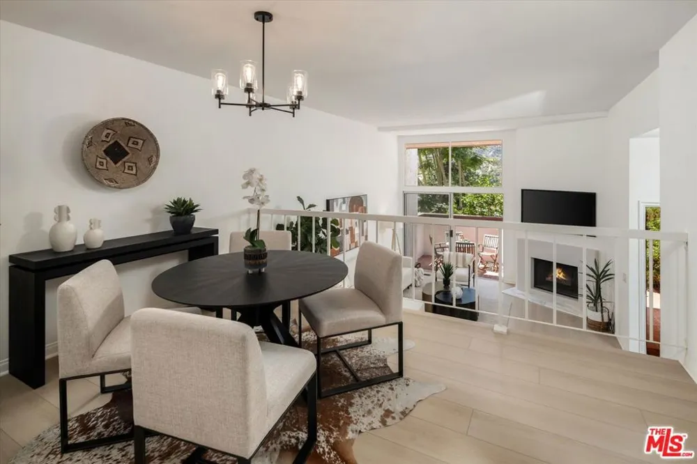 17173 Palisades Circle Pacific Palisades, CA 90272