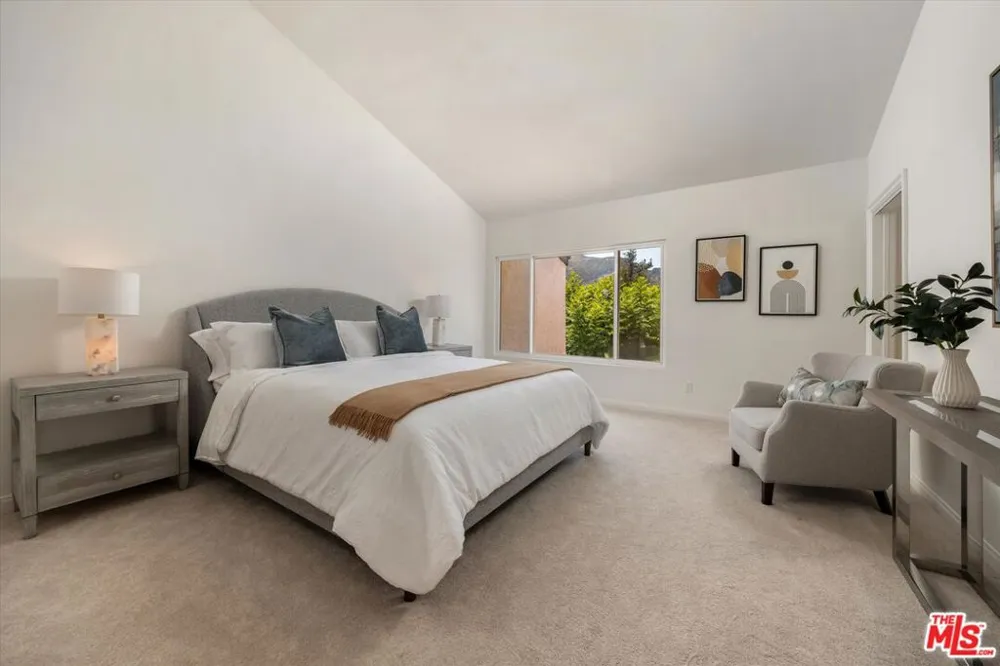 17173 Palisades Circle Pacific Palisades, CA 90272