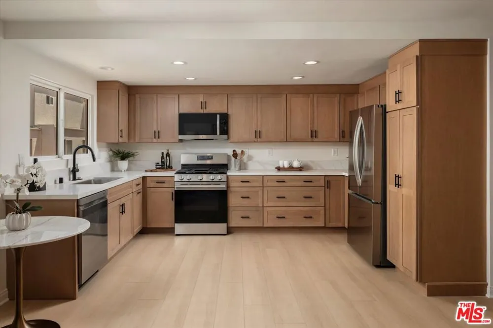 17173 Palisades Circle Pacific Palisades, CA 90272