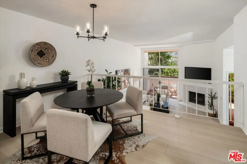 17173 Palisades Circle Pacific Palisades, CA 90272