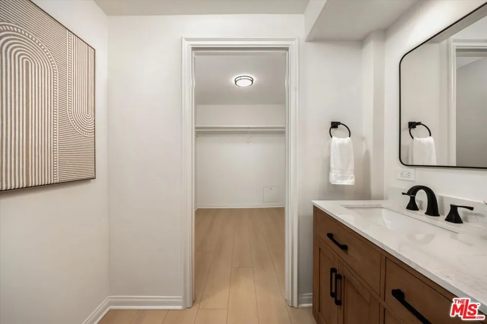 17173 Palisades Circle Pacific Palisades, CA 90272