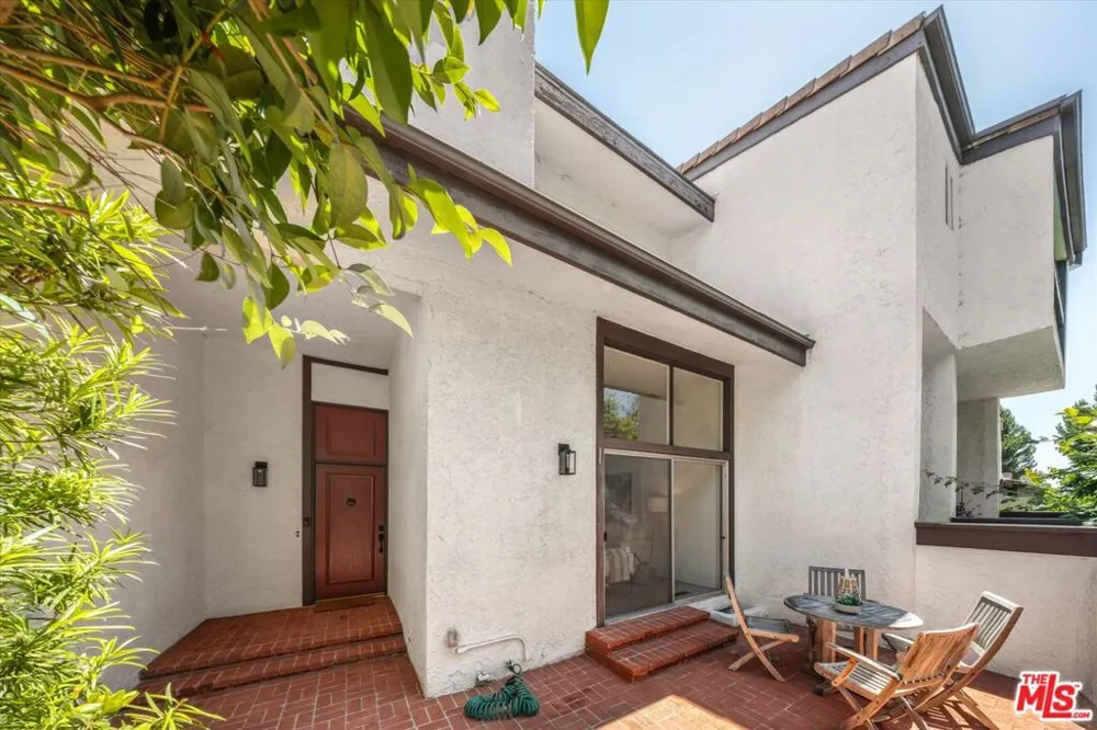 17173 Palisades Circle Pacific Palisades, CA 90272