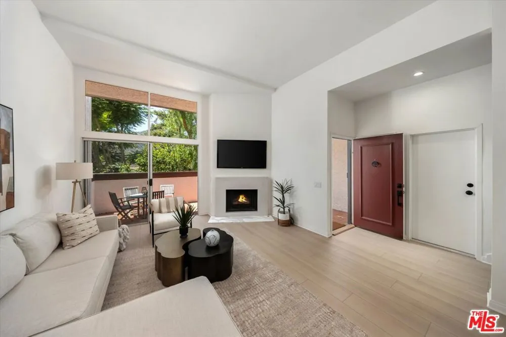 17173 Palisades Circle Pacific Palisades, CA 90272