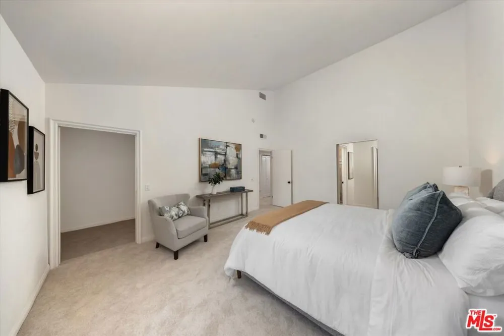17173 Palisades Circle Pacific Palisades, CA 90272