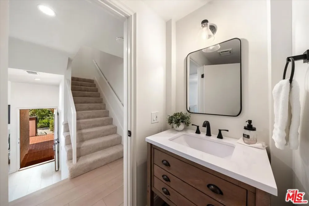 17173 Palisades Circle Pacific Palisades, CA 90272