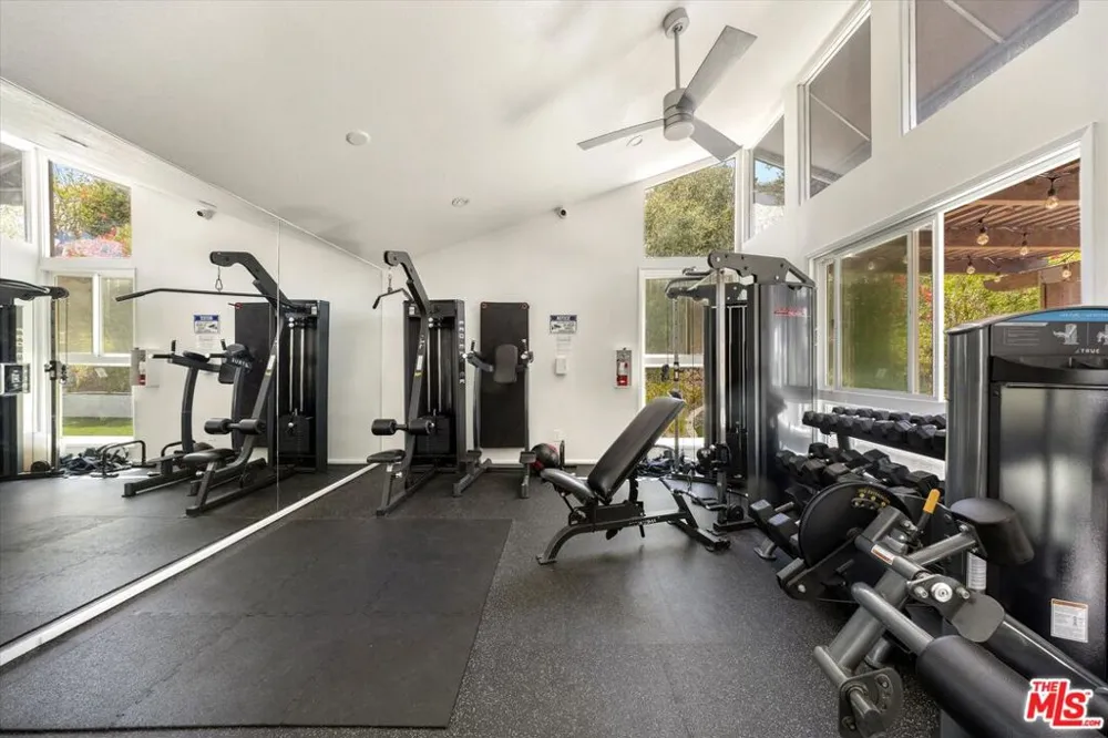 17173 Palisades Circle Pacific Palisades, CA 90272