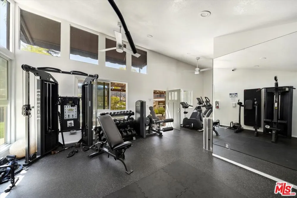 17173 Palisades Circle Pacific Palisades, CA 90272