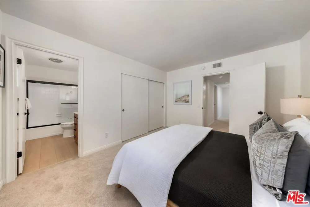 17173 Palisades Circle Pacific Palisades, CA 90272