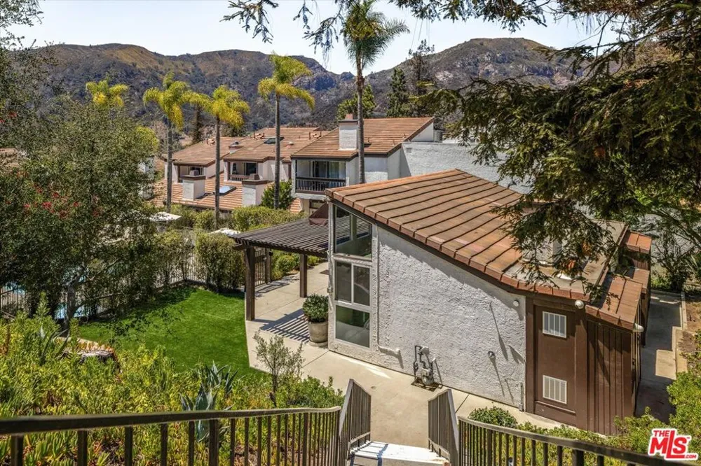17173 Palisades Circle Pacific Palisades, CA 90272
