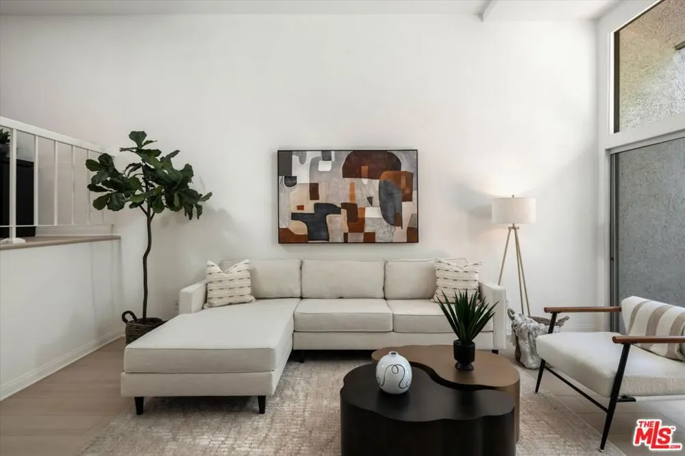 17173 Palisades Circle Pacific Palisades, CA 90272