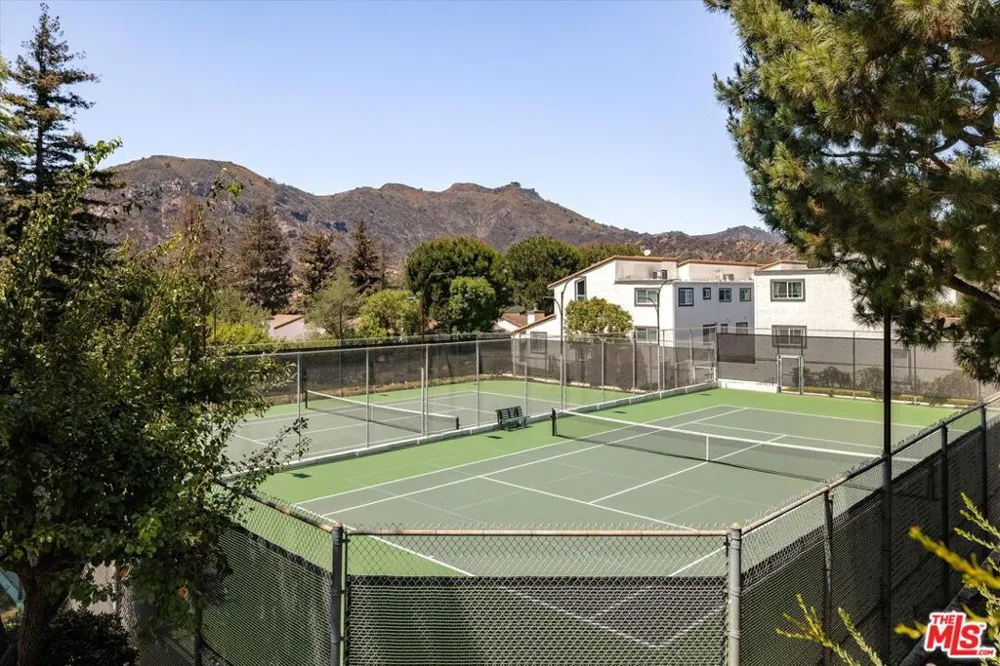 17173 Palisades Circle Pacific Palisades, CA 90272