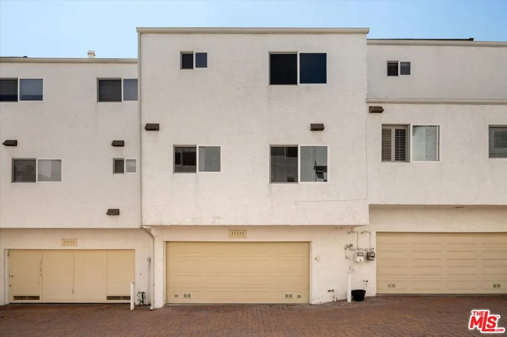 17173 Palisades Circle Pacific Palisades, CA 90272