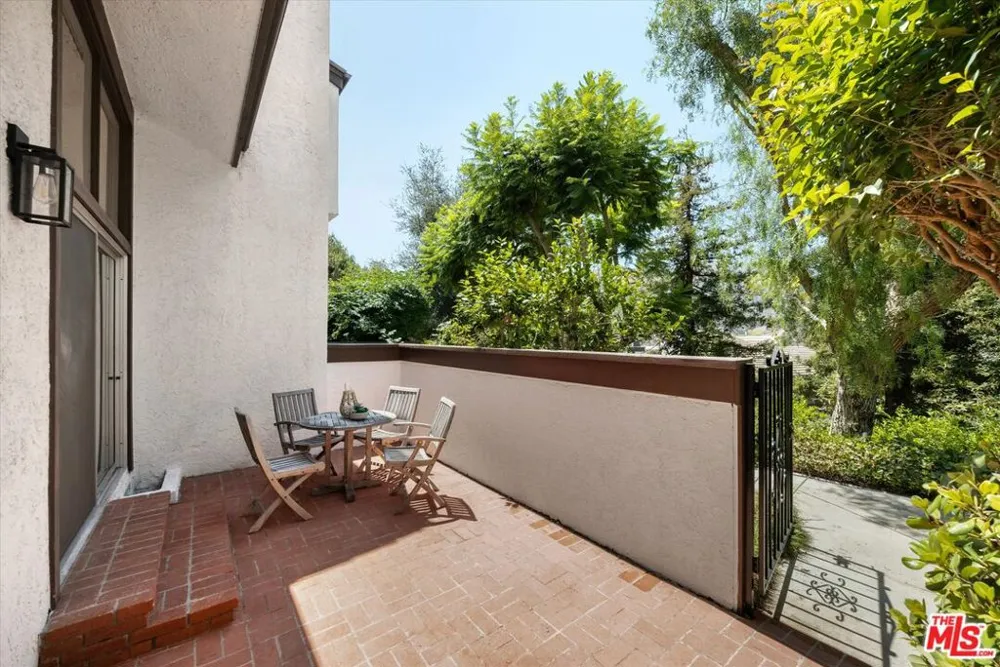 17173 Palisades Circle Pacific Palisades, CA 90272