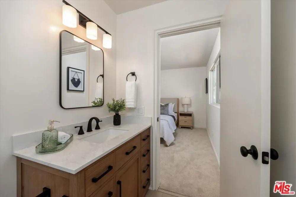 17173 Palisades Circle Pacific Palisades, CA 90272