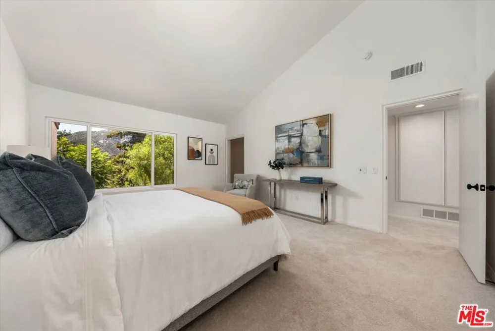 17173 Palisades Circle Pacific Palisades, CA 90272