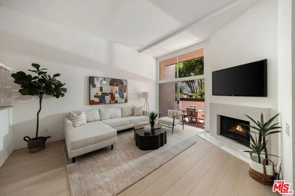 17173 Palisades Circle Pacific Palisades, CA 90272