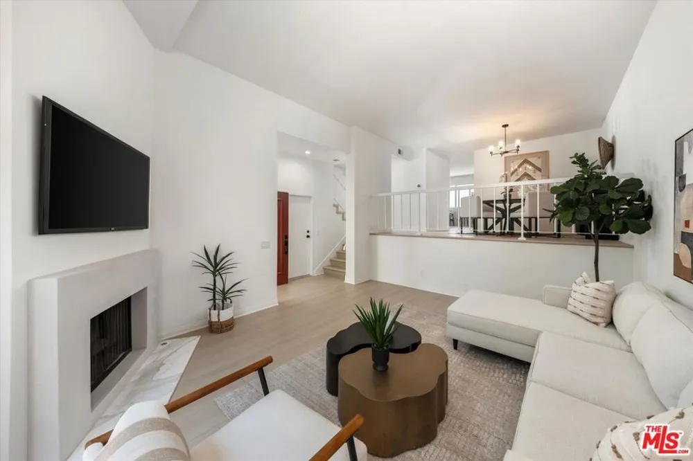 17173 Palisades Circle Pacific Palisades, CA 90272