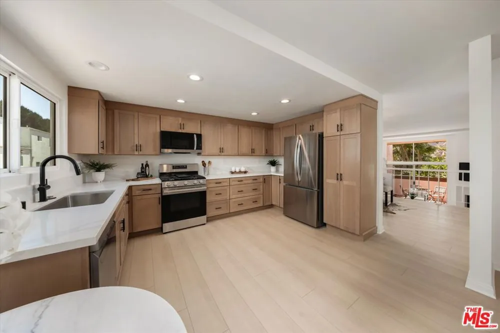 17173 Palisades Circle Pacific Palisades, CA 90272