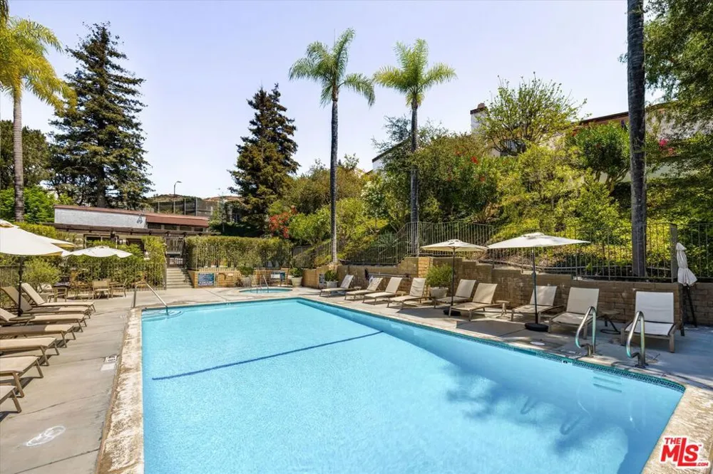 17173 Palisades Circle Pacific Palisades, CA 90272
