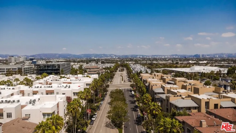 13200 Pacific #448 Playa Vista, CA 90094