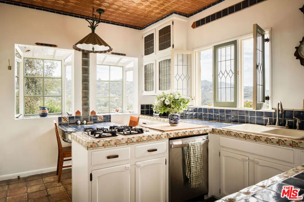 3346 Knoll Drive Los Angeles, CA 90068