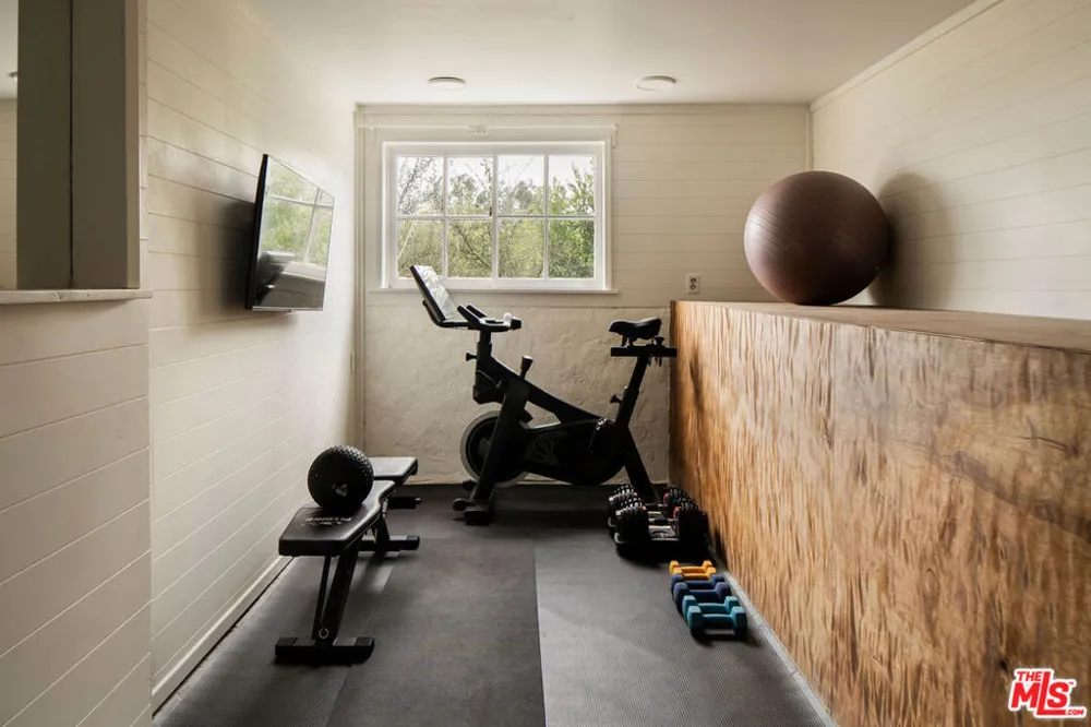 3346 Knoll Drive Los Angeles, CA 90068