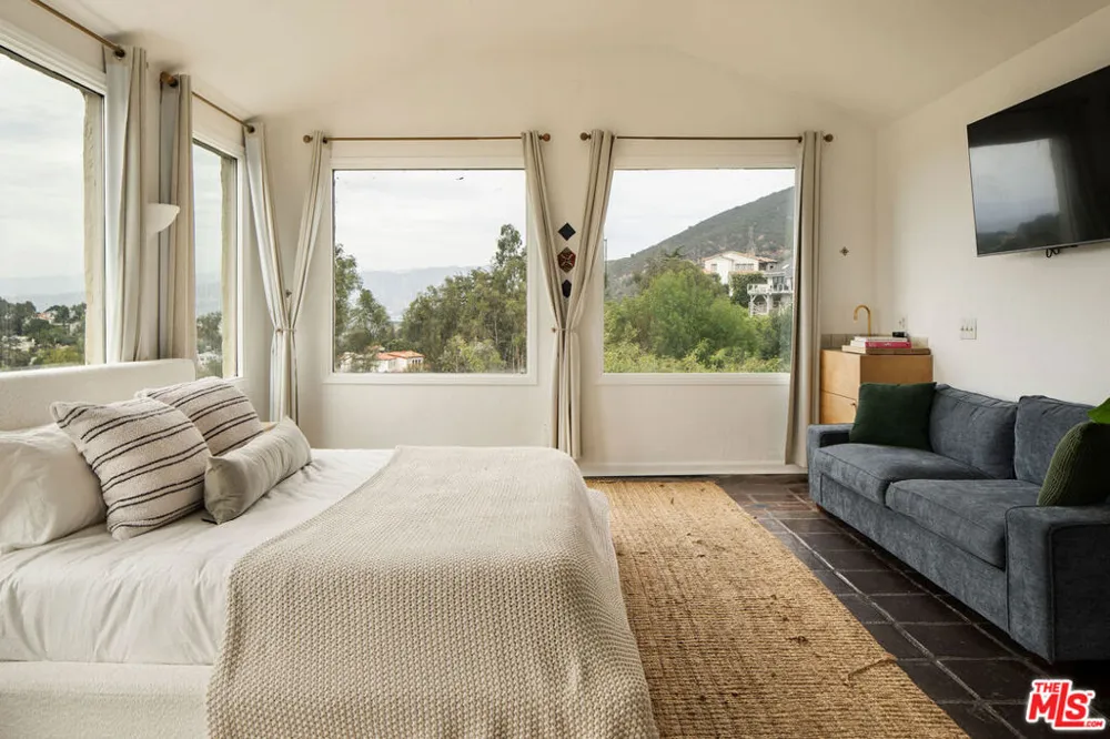 3346 Knoll Drive Los Angeles, CA 90068