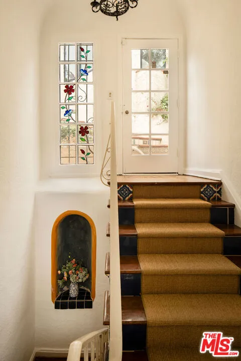 3346 Knoll Drive Los Angeles, CA 90068
