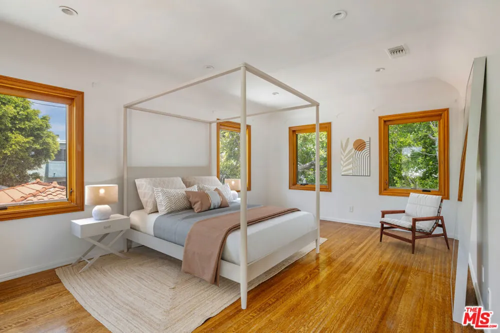 11159 La Maida Street Los Angeles, CA 91601