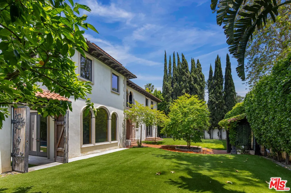 11159 La Maida Street Los Angeles, CA 91601
