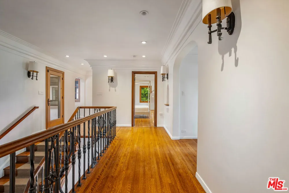 11159 La Maida Street Los Angeles, CA 91601