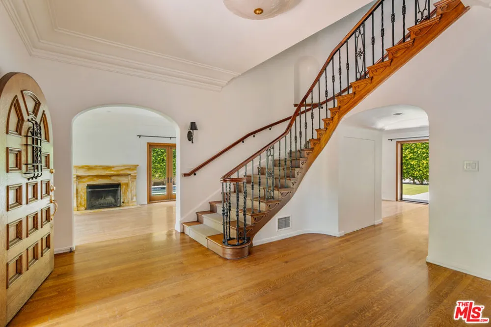 11159 La Maida Street Los Angeles, CA 91601