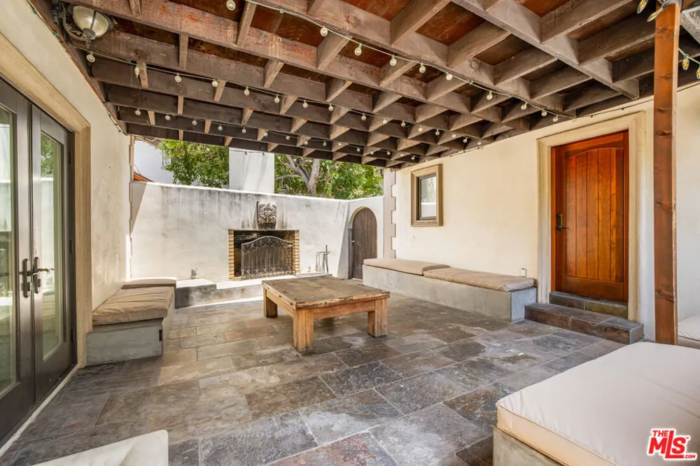 11159 La Maida Street Los Angeles, CA 91601