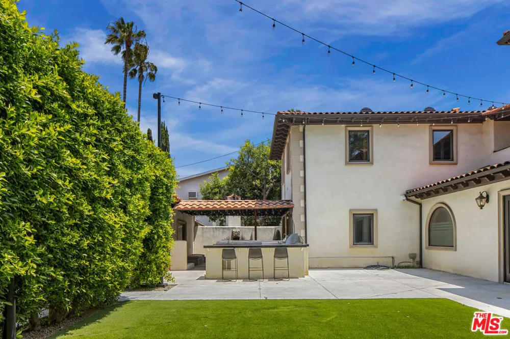 11159 La Maida Street Los Angeles, CA 91601