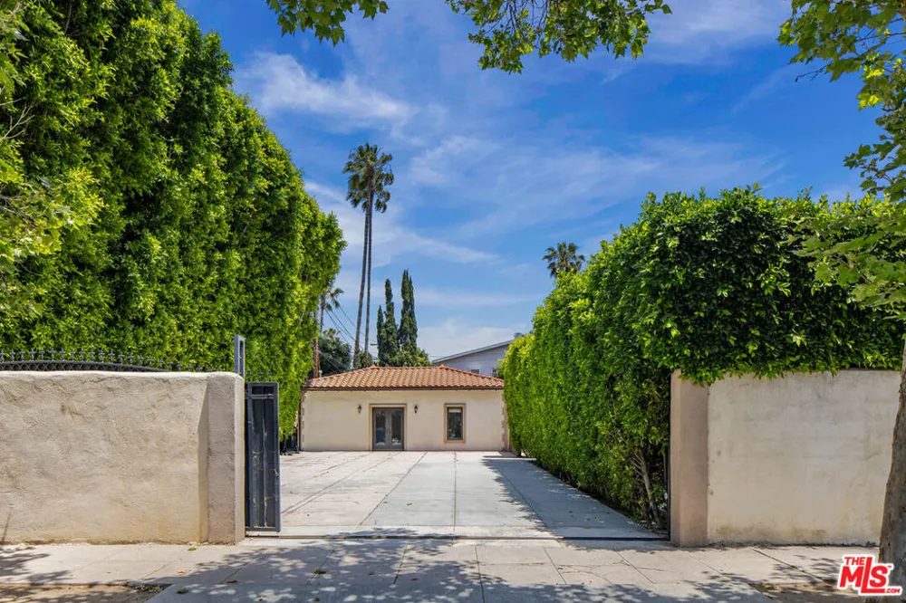 11159 La Maida Street Los Angeles, CA 91601