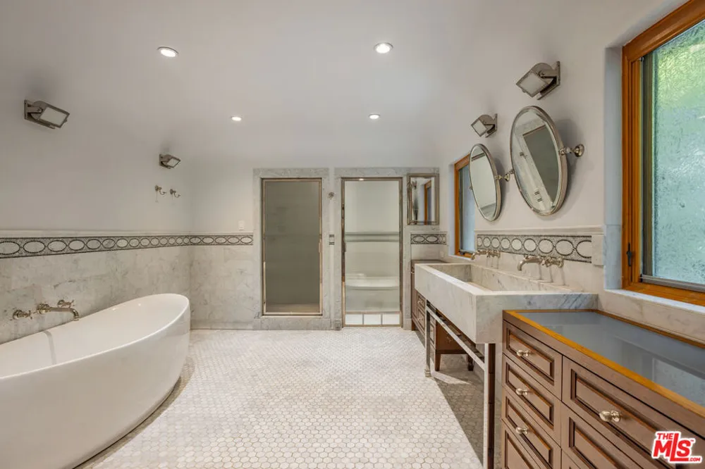 11159 La Maida Street Los Angeles, CA 91601